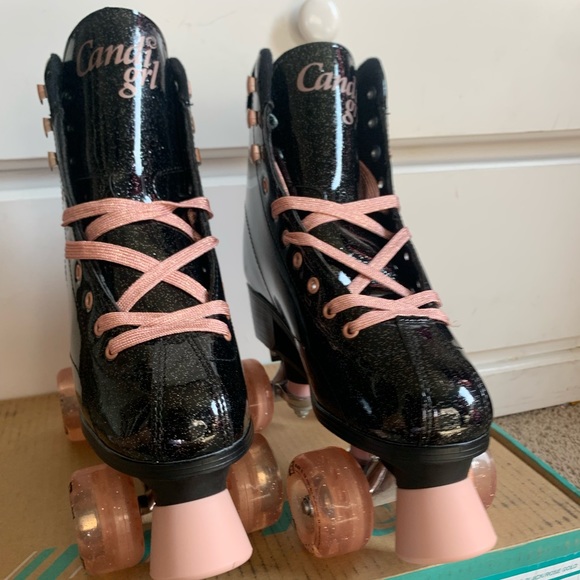 Shoes - Black & Pink Women’s Roller Skates Size 8